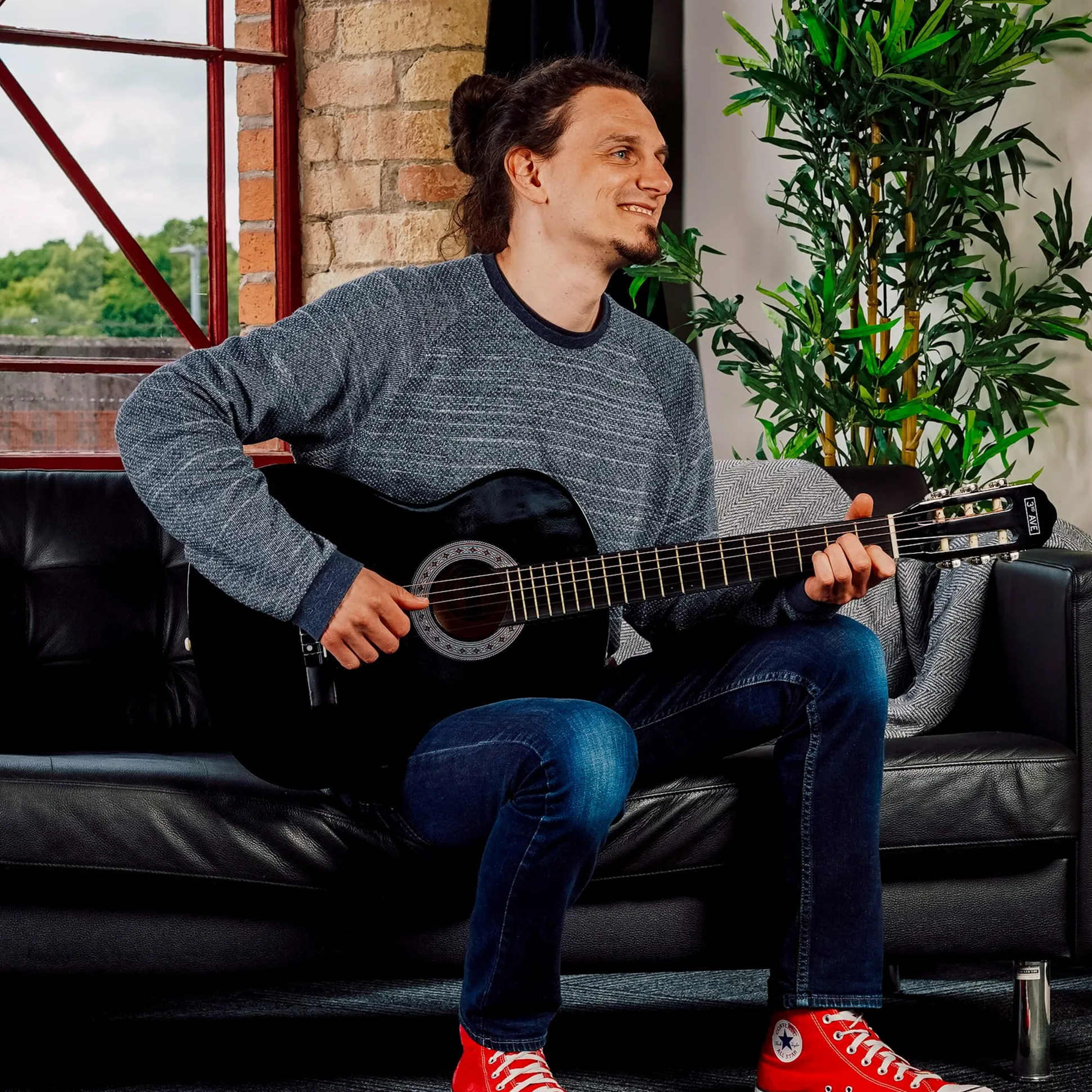 3rd Avenue Paquete Para Principiantes Con Cuerdas De Nailon Español Para Guitarra Clásica 4/4 De Tamaño Completo De – 6 Meses De Lecciones Gratis, Bolsa Y Cuerdas – Negro