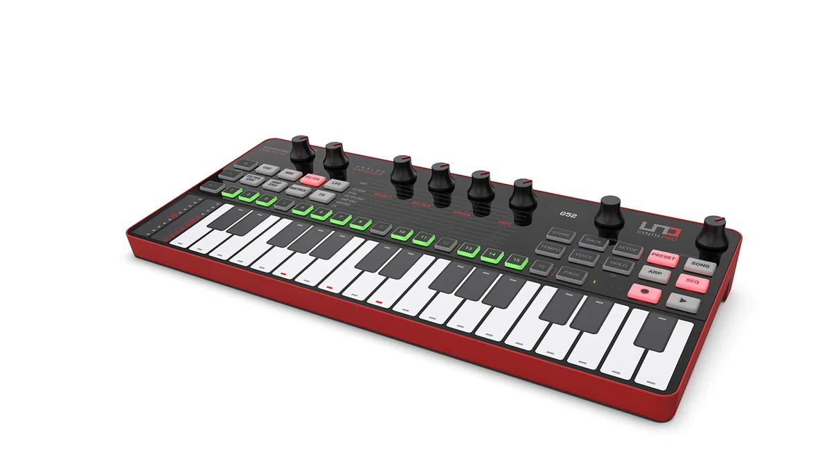 IK Multimedia - UNO Synth Pro Desktop