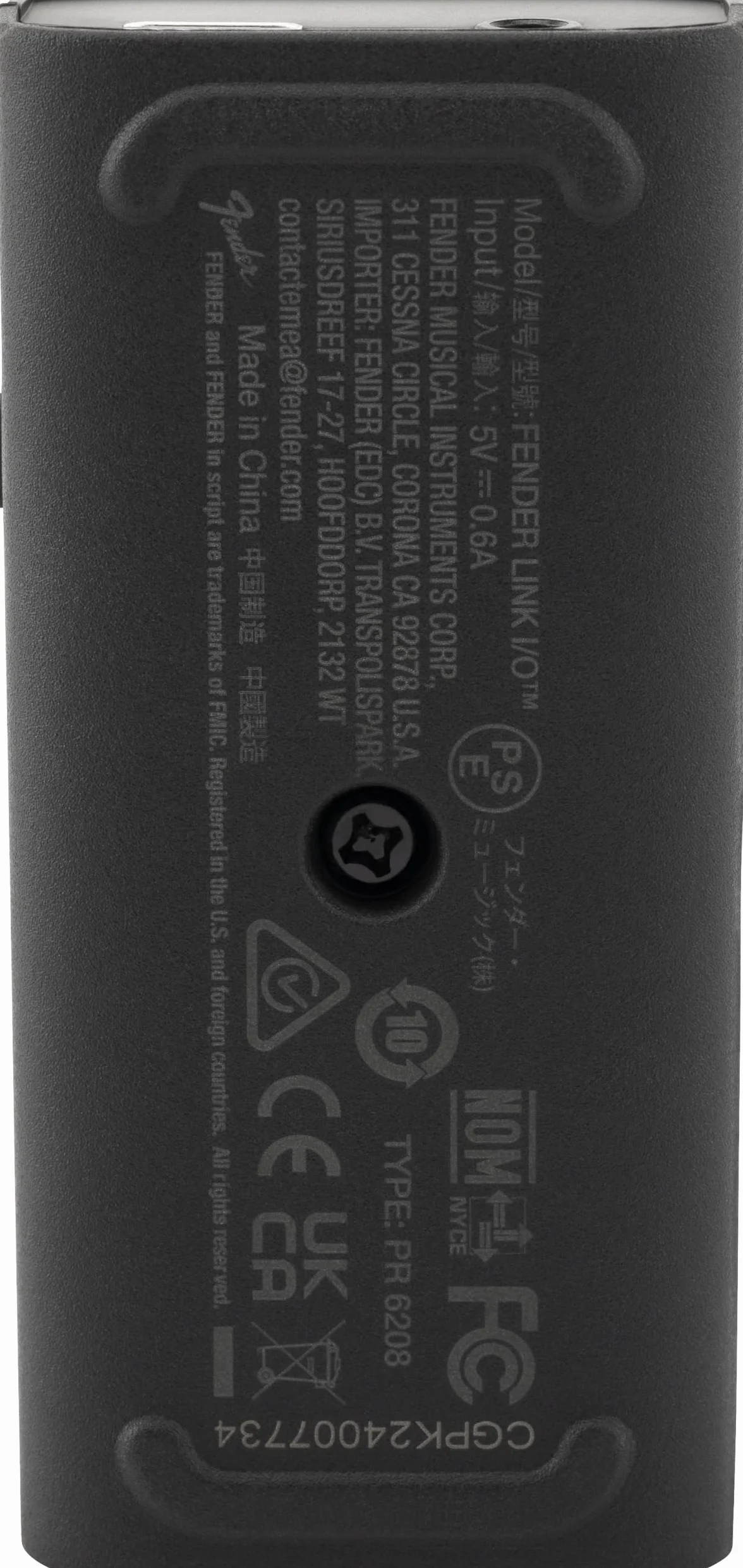 Interfaz de audio portátil USB-C Fender Link I/O, ideal para guitarra eléctrica, cabe en el bolsillo y ofrece audio bidireccional impecable a través de conexión USB.