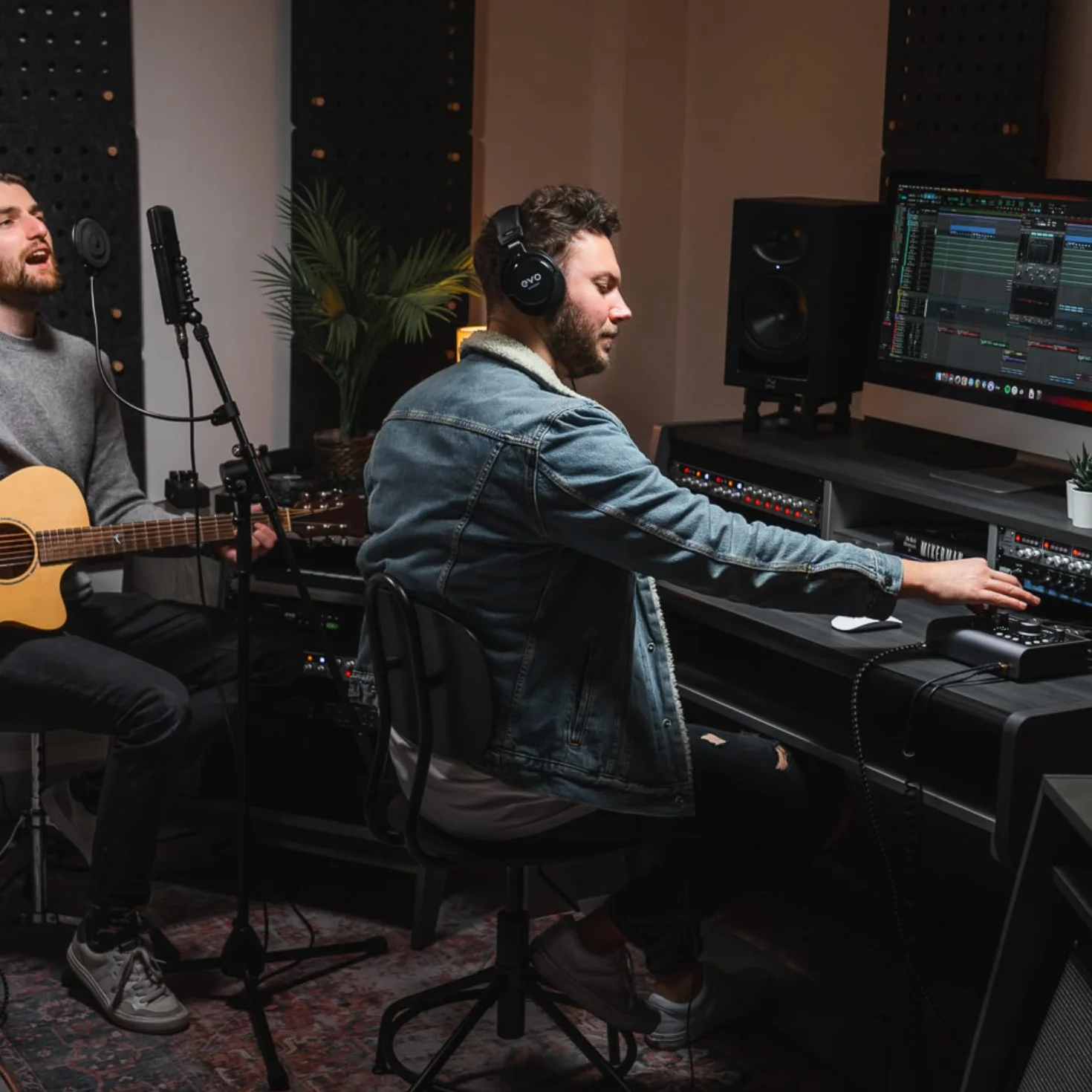 Interfaz de audio Audient iD24, 2 preamplificadores de micrófono de clase A (interfaz de audio USB-C de alto rendimiento, bucle de retorno de audio, 2 salidas de auriculares)