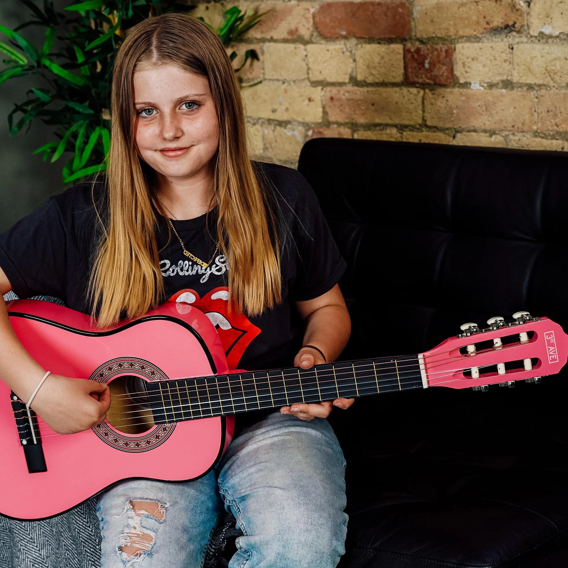 3rd Avenue Paquete Para Principiantes Con Cuerdas De Nailon Español Para Guitarra Clásica Para Niños De, Tamaño 1/2, 6 Meses De Lecciones Gratis, Bolsa Y Cuerdas, Color Rosa
