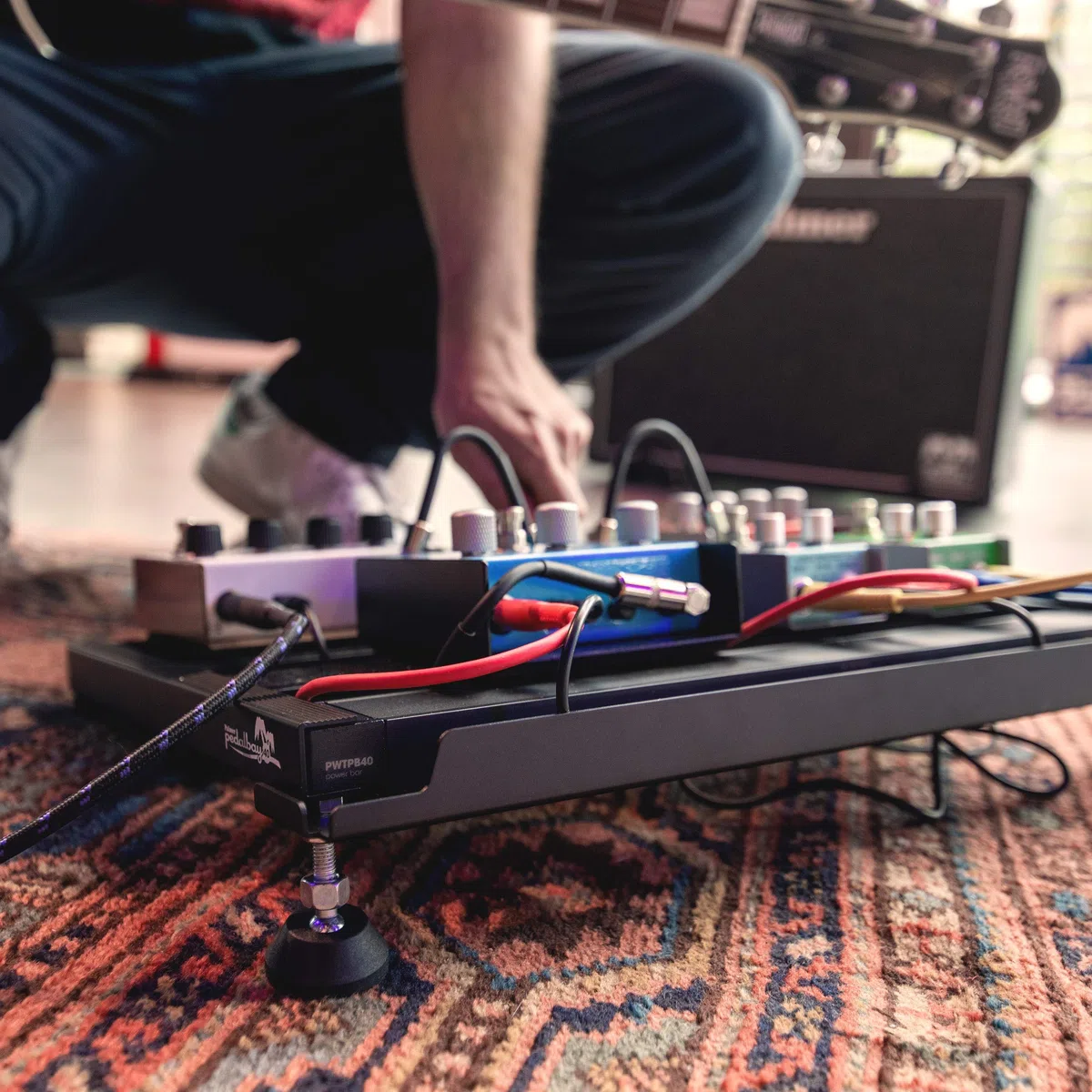 Palmer Pedalbay 40 PB Set - Pedalboard 40 cm incl. fuente de alimentación Palmer WT PB 40 con 8 salidas