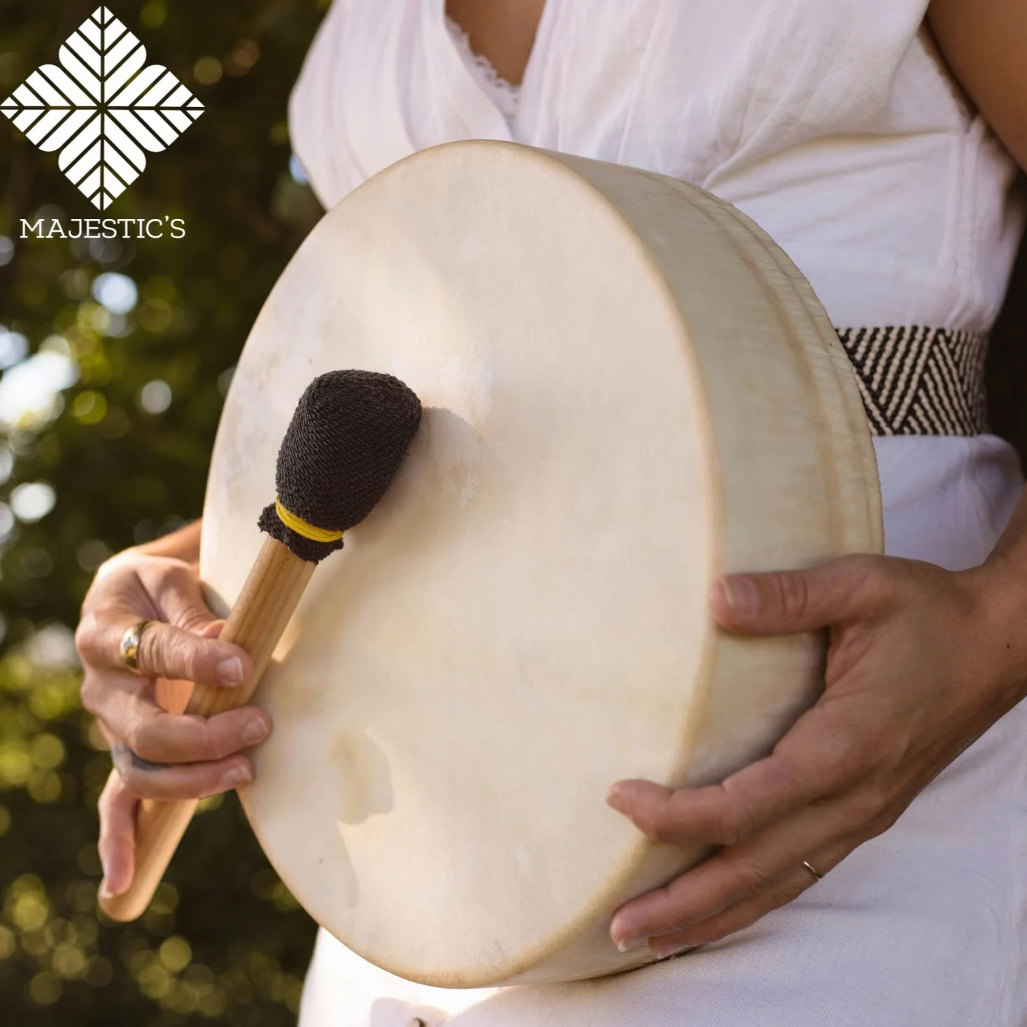 Tambor Chamánico Nativo de Madera y Piel de Cabra 30 cm, hecho a mano, para Rituales Chamánicos y Meditación + Mailloche