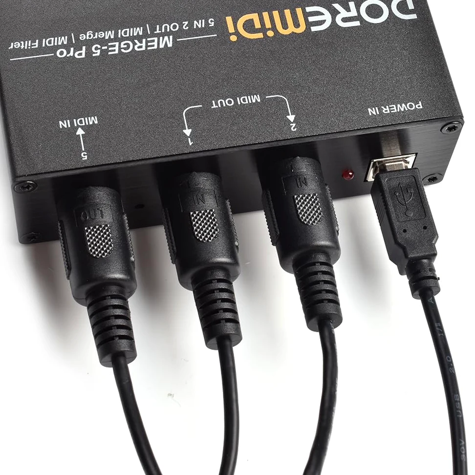 MERGE-5 Pro puede fusionar hasta 5 señales de entrada MIDI en 1 flujo de datos MIDI que se puede emitir directamente a través de 2 interfaces MIDI