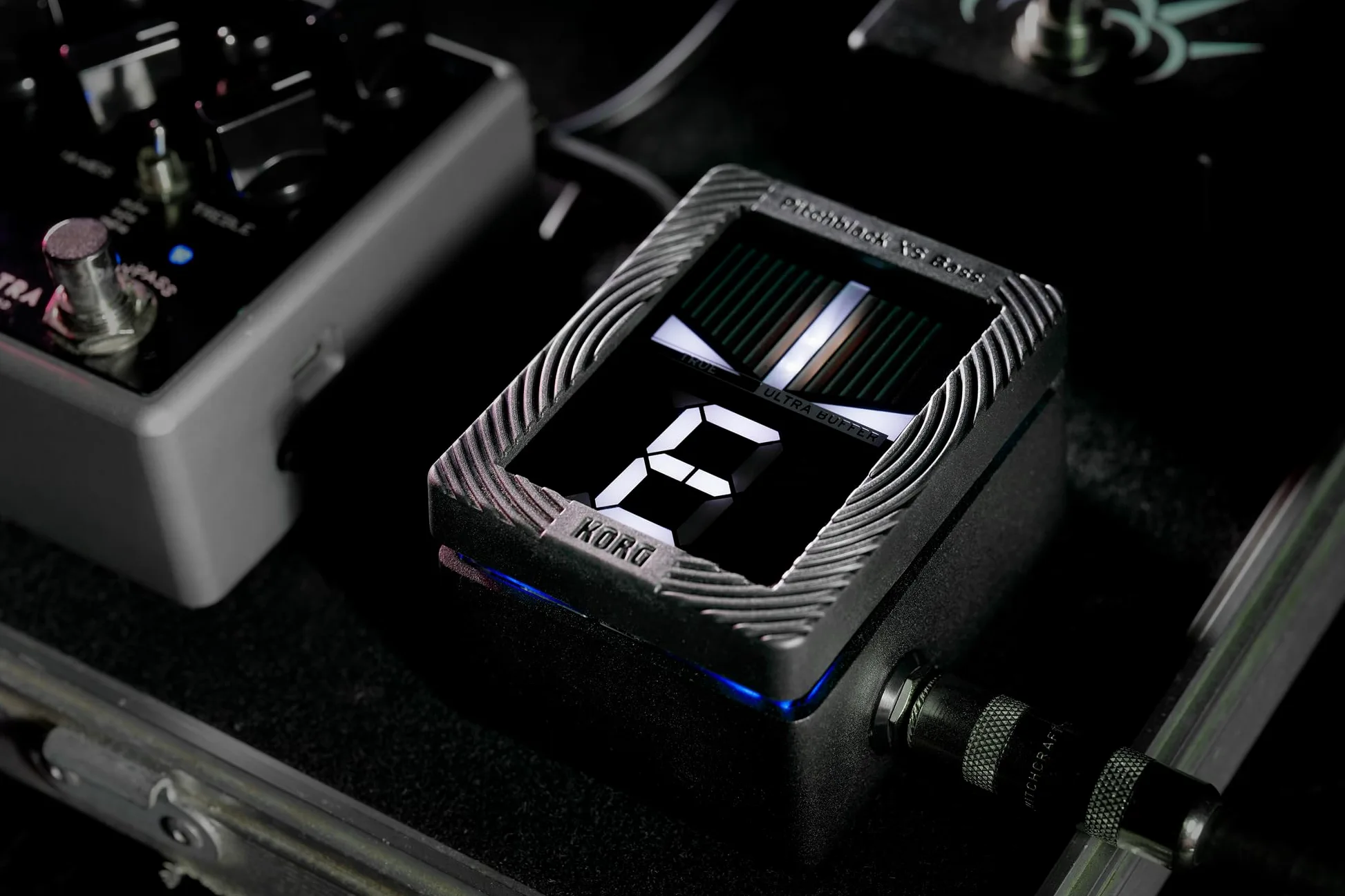 Korg Pitchblack X Series - PB-XS-BASS Afinador de Pedal Cromático Compacto para Bajo - Negro