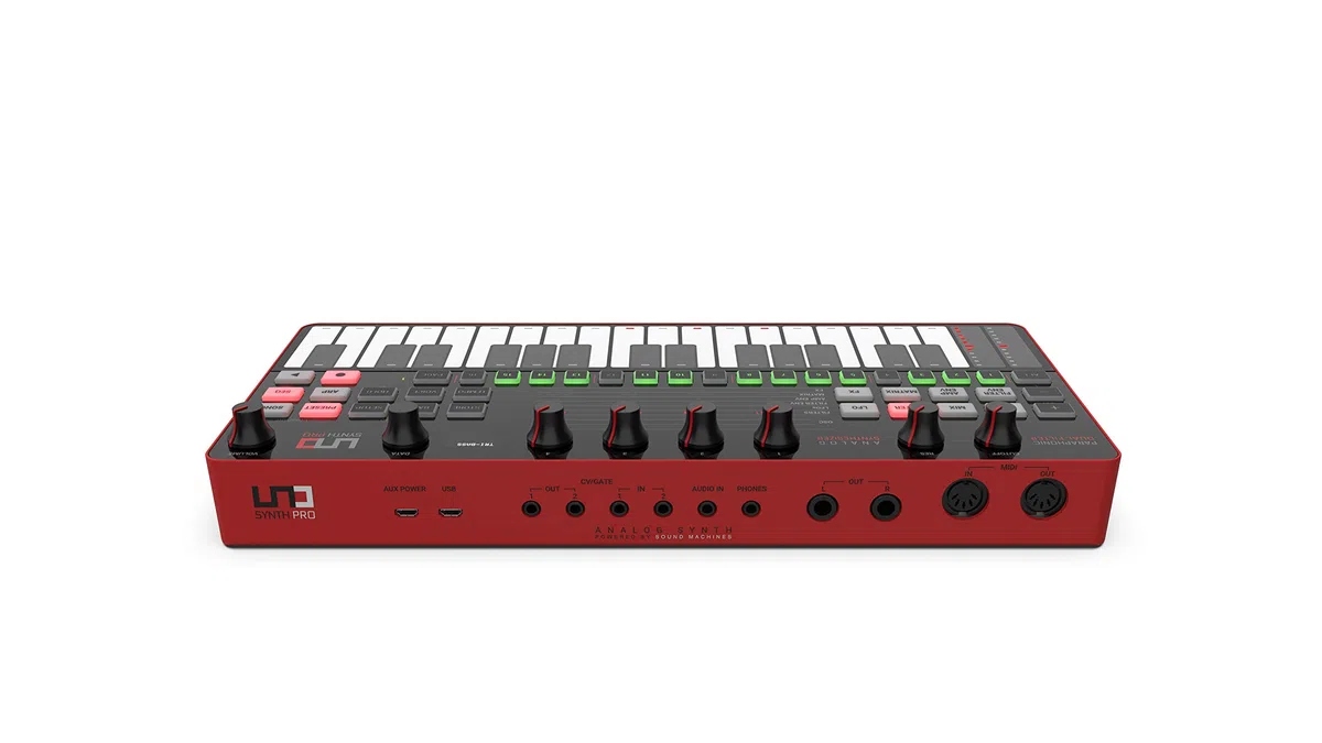 IK Multimedia - UNO Synth Pro Desktop