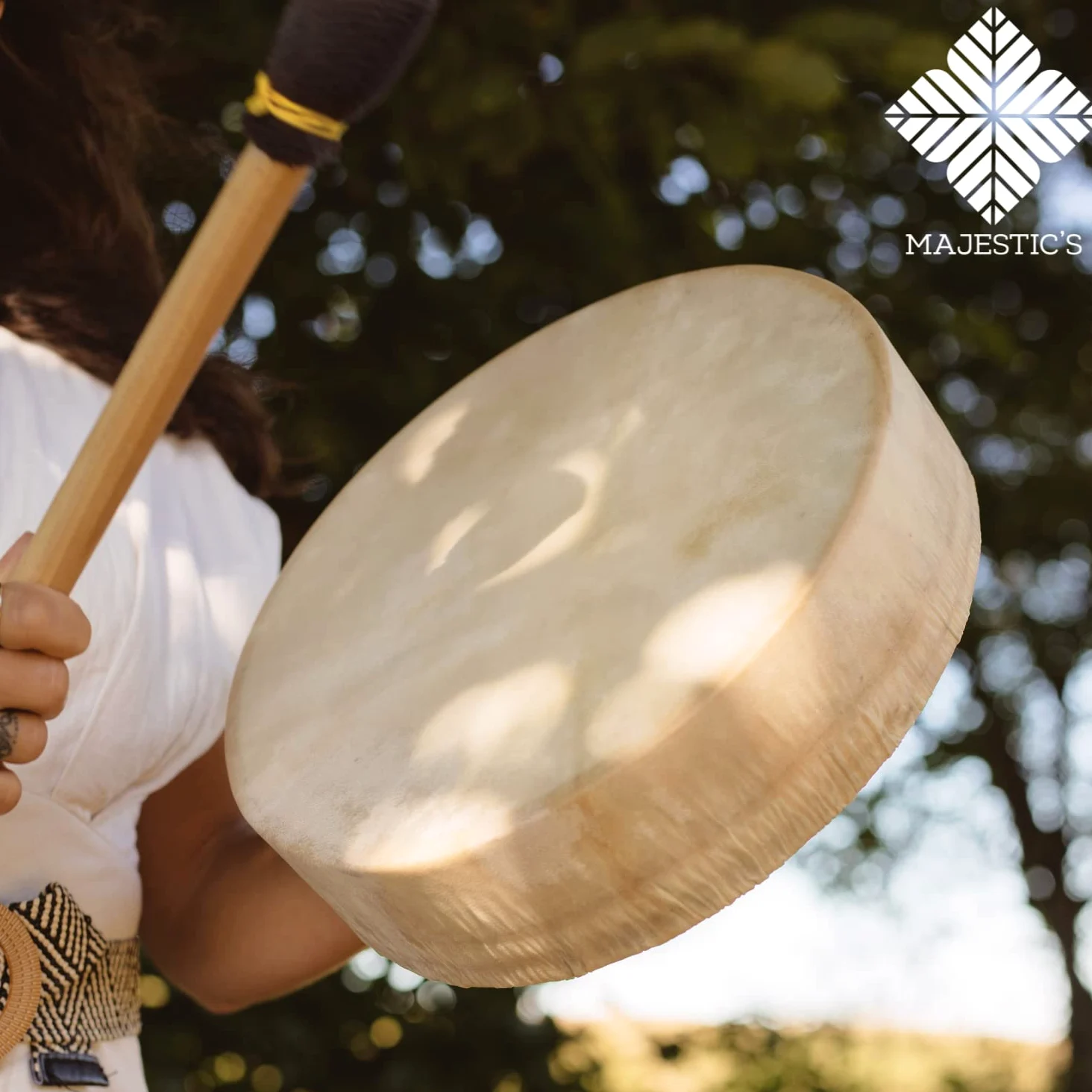 Tambor Chamánico Nativo de Madera y Piel de Cabra 30 cm, hecho a mano, para Rituales Chamánicos y Meditación + Mailloche