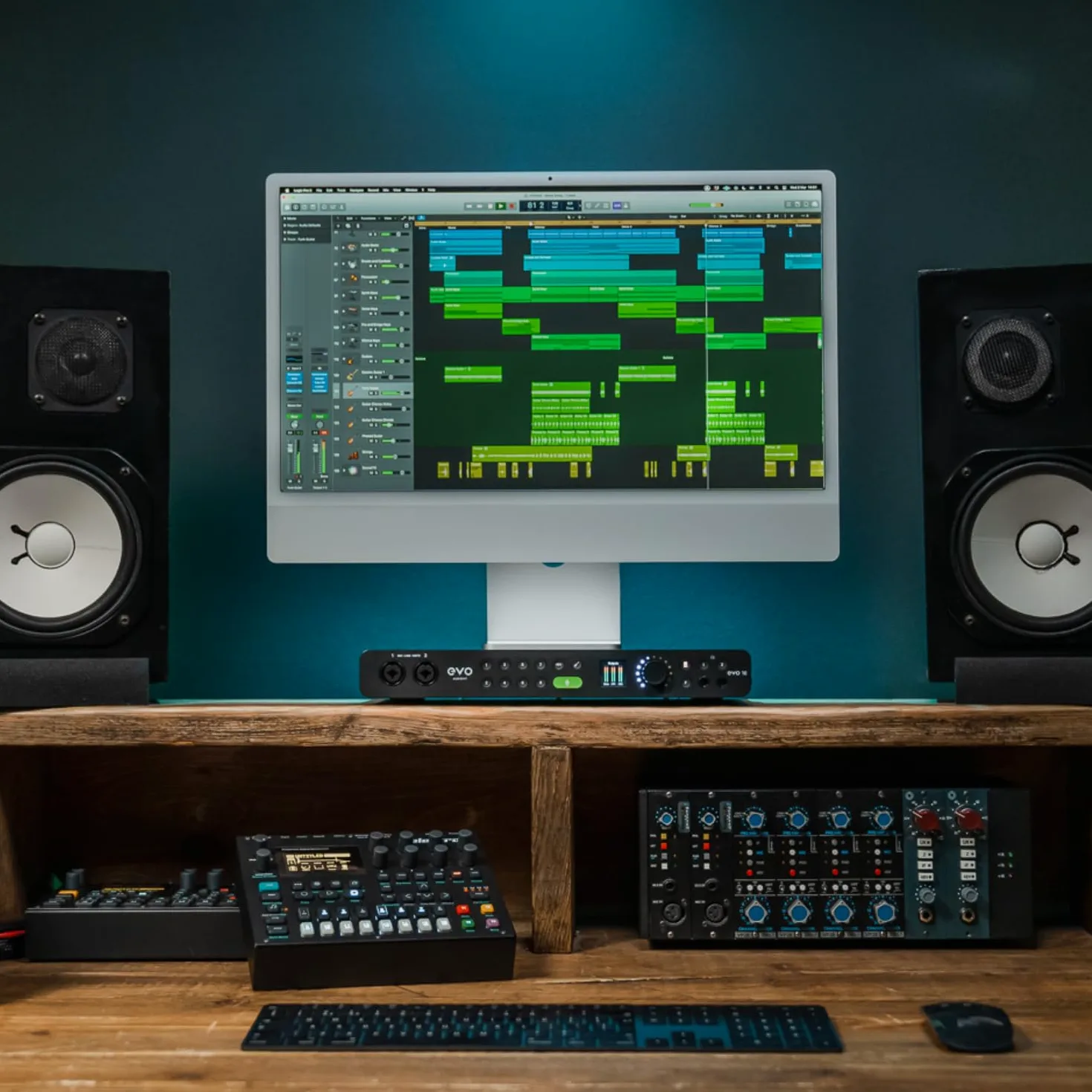 Audient EVO16 Interfaz de audio, tecnología de conversión de última generación (24 entradas/salidas, Smartgain multicanal, loopback de audio, 8 amplificadores de micrófono, conexión USB-C), Negro